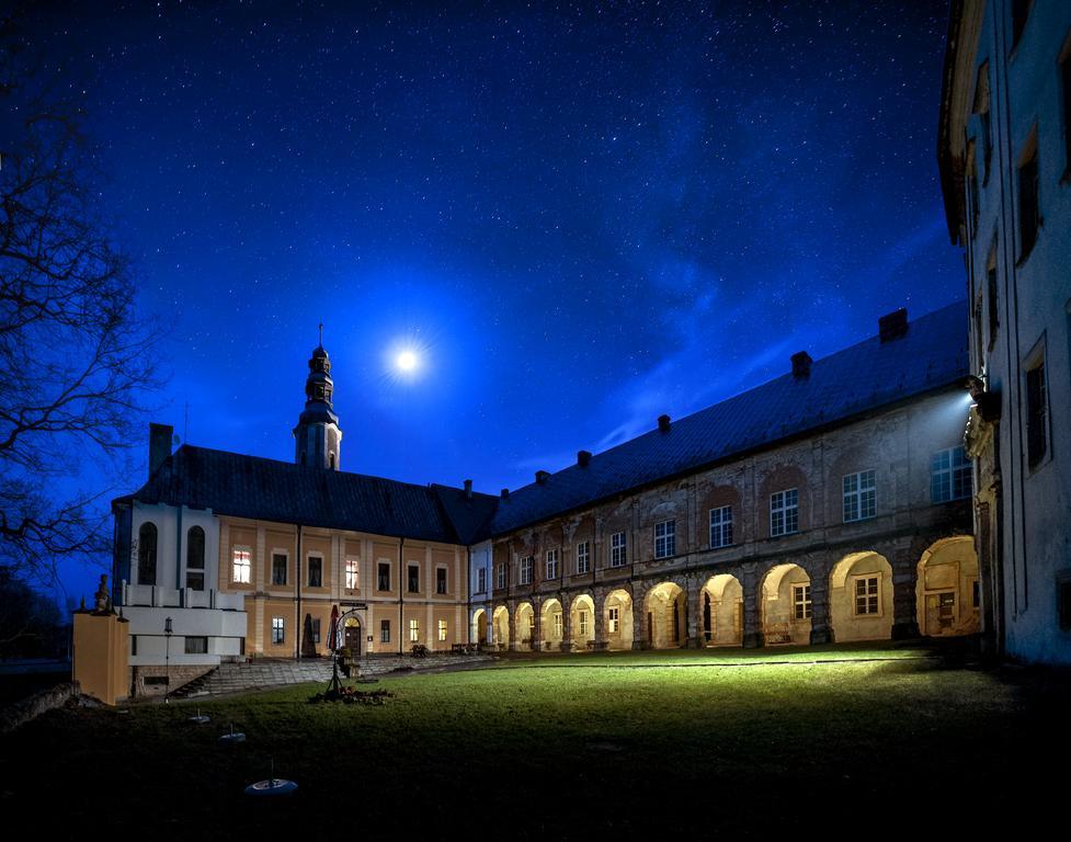 ホテル Zamek Miedzylesie エクステリア 写真